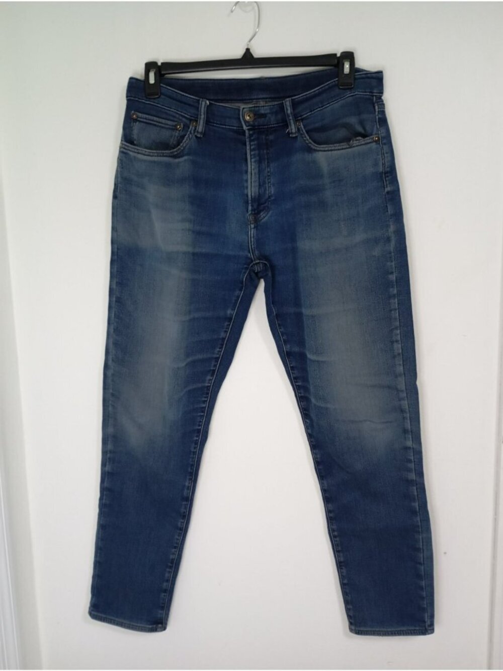 Uniqlo Mens Slim Tapered Ezy Jeans Medium Wash Mid-Rise Stretch Denim Size M